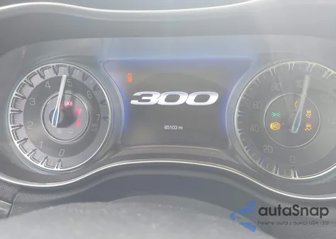 2019 Chrysler 300 Touring z USA, uszkodzony, nr VIN 2C3CCAAG7KH612320